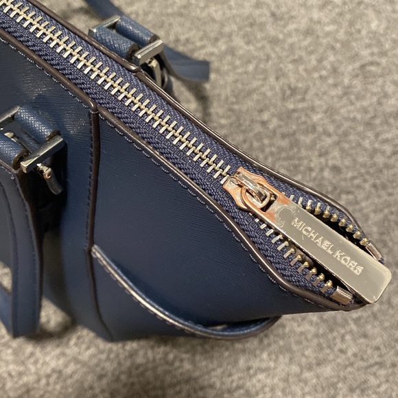 Michael Kors Charlotte Large Leather Top-Zip Navy - Picture 9 of 12